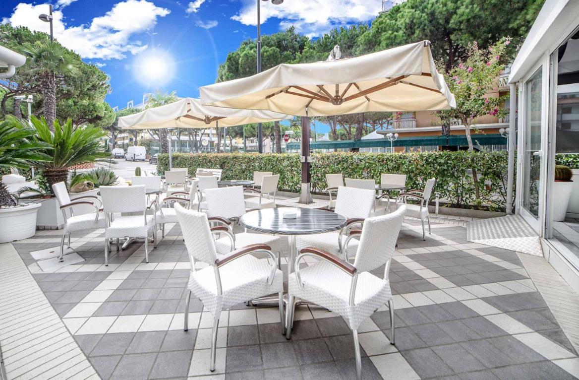 Hotel All'Orologio 3 Stelle Superior Caorle Exterior foto